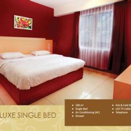 Borneo Hotel Pontianak Exterior photo