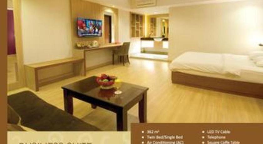 Borneo Hotel Pontianak Exterior photo