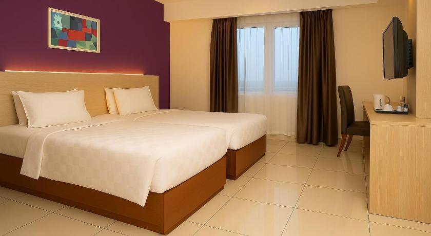 Borneo Hotel Pontianak Exterior photo